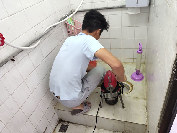 永福肥皂掉到马桶里把马桶堵住了怎么办？马桶堵住了怎么办